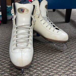 Ice Skates - Size 2.5